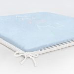 - Frm-4720-Gorsel-5 - Realhomes Mavi Zeminde Fly Yazılı Özel Tasarımlı Dijital Baskılı Çocuk Odası Fermuarlı Sandalye Minderi Realhomes