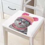 - Frm-5639-Gorsel - Realhomes Şapkalı Mavi Gözlü Sevimli Kedi Dijital Baskılı Fermuarlı Sandalye Minderi Realhomes