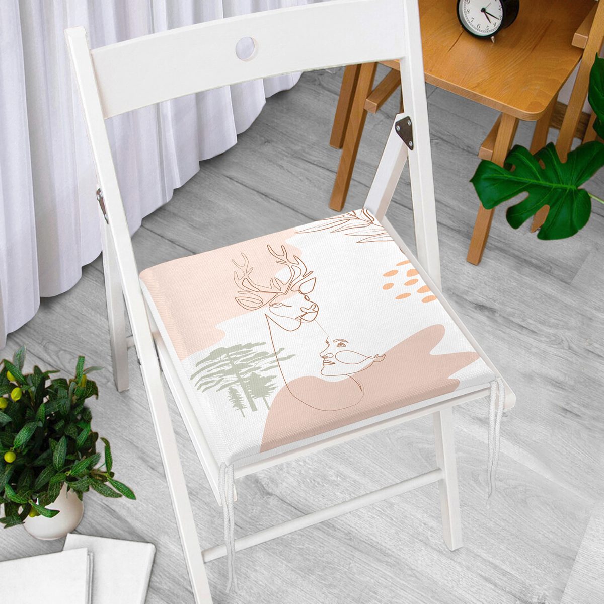 Beyaz Zeminde Geyik Desenli Bayan Silüeti Dijital Baskılı Modern Fermuarlı Sandalye Minderi Realhomes