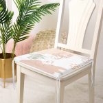 - Frm-7337-Gorsel-3 - Realhomes Beyaz Zeminde Geyik Desenli Bayan Silüeti Dijital Baskılı Modern Fermuarlı Sandalye Minderi Realhomes