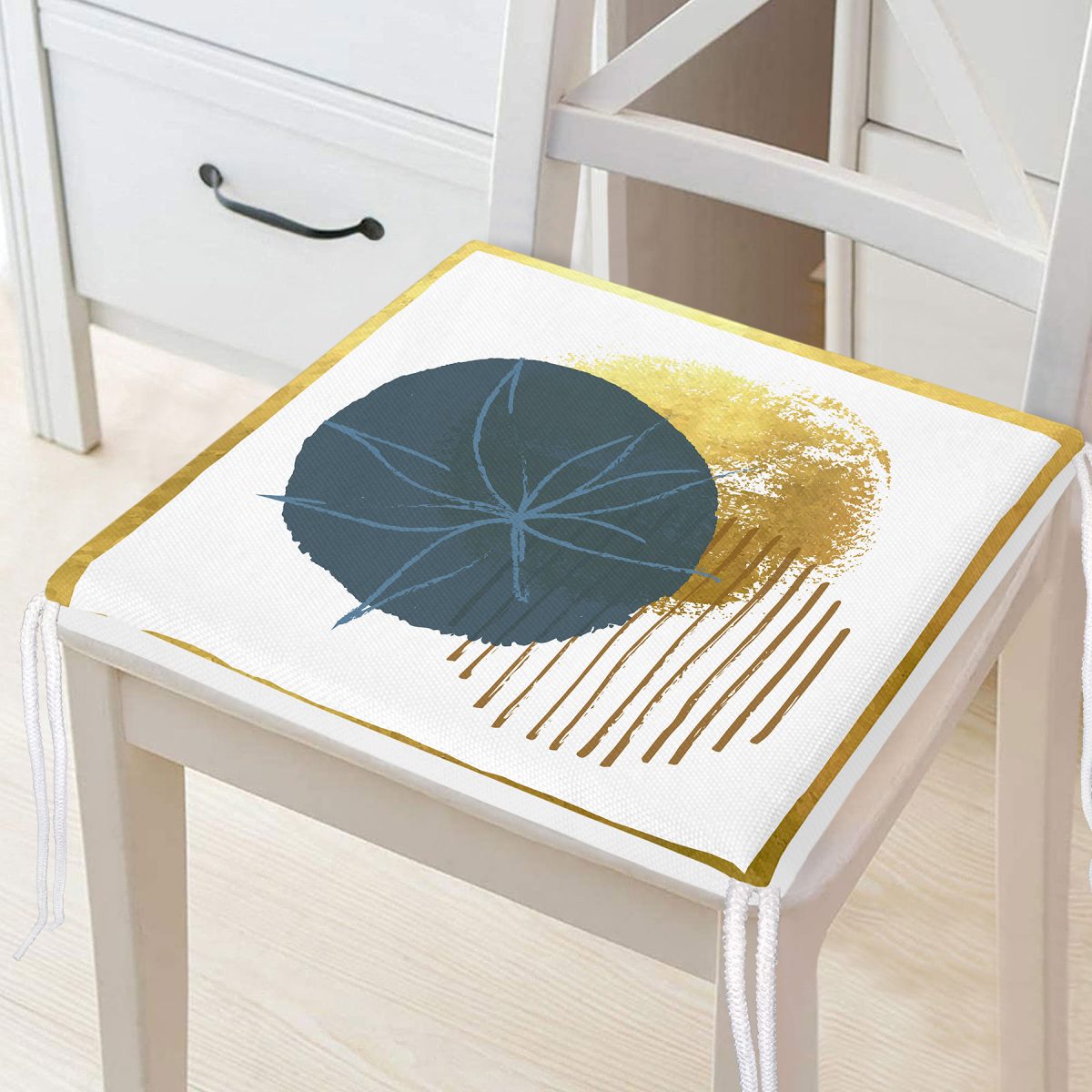 Beyaz Zeminde Gold Çerçeve İçinde Oval Desenli Dijital Baskılı Modern Fermuarlı Sandalye Minderi Realhomes