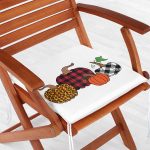 - Frm-8633-Gorsel-1 - Realhomes Beyaz Zemin Üzerinde Ekoseli Balkabakları Dijital Baskılı Modern Fermuarlı Sandalye Minderi Realhomes