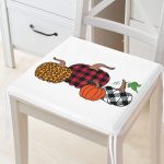 - Frm-8633-Gorsel - Realhomes Beyaz Zemin Üzerinde Ekoseli Balkabakları Dijital Baskılı Modern Fermuarlı Sandalye Minderi Realhomes