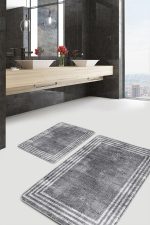 - PaspasTakimi-2li-Set1095-Gorsel - Realhomes  2'li Set Gri - Beyaz Zeminde Çerçeveli Motifli Antik Desenli Sade & Şık Vintage  2'li Banyo & Mutfak Paspas Takımı Realhomes