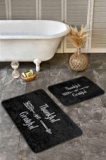 - Realhomes - Realhomes  2'li Set Siyah Zeminde Yazı Motifli Thankful Desenli Sade & Şık Klasik  2'li Banyo & Mutfak Paspas Takımı Realhomes