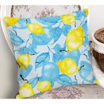 - Petek-12413-Gorsel-1 - Realhomes Realhomes Mavi Suluboyalı Sarı Limonlar Özel Tasarım Dijital Baskılı Yastık Kırlent Kılıfı Realhomes