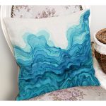 - Petek-12418-Gorsel-1 - Realhomes Realhomes Mavi Renk Temalı Akışkan Suluboya Tasarımlı Dijital Baskılı Yastık Kırlent Kılıfı Realhomes