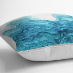 - Petek-12418-Gorsel-2 - Realhomes Realhomes Mavi Renk Temalı Akışkan Suluboya Tasarımlı Dijital Baskılı Yastık Kırlent Kılıfı Realhomes