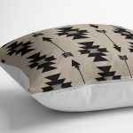 - Petek-12450-Gorsel-2 - Realhomes Realhomes Krem Zemin Siyah İskandinav Fraktal Tasarımlı Dekoratif Yastık Kırlent Kılıfı Realhomes