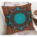 - Petek-12455-Gorsel-1 - Realhomes Realhomes Kahve Zemin Geometrik Mandala Tasarımlı Dijital Baskılı Dekoratif Yastık Kırlent Kılıfı Realhomes