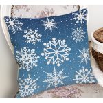 - Petek-K12397-Gorsel-1 - Realhomes Realhomes Mavi Zeminli Kar Taneleri Özel Tasarım Dijital Baskılı Yastık Kırlent Kılıfı Realhomes