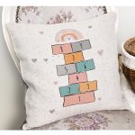 - Petek-Kc10522-Gorsel-1 - Realhomes Realhomes Renkli Seksek Temalı Eğitici Oyun Çizimli Çocuk & Genç Odası Modern Yastık Kırlent Kılıfı Realhomes