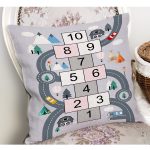 - Petek-Kc10554-Gorsel-1 - Realhomes Realhomes Seksek Tasarımlı Eğitici Trafik Yolları Çocuk & Genç Odası Modern Yastık Kırlent Kılıfı Realhomes