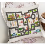 - Petek-Kc10564-Gorsel-1 - Realhomes Realhomes Öğretici Trafik Yolu Oyun Tasarımlı Çocuk & Genç Odası Modern Yastık Kırlent Kılıfı Realhomes