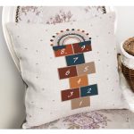 - Petek-Kc10578-Gorsel-1 - Realhomes Realhomes Renkli Seksek Tasarımlı Çocuk & Genç Odası Modern Yastık Kırlent Kılıfı Realhomes