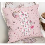 - Petek-Kc10592-Gorsel-1 - Realhomes Realhomes Aydaki Kız Baleci Kız Pembe Seksek Oyun Tasarımlı Çocuk & Genç Odası Modern Yastık Kırlent Kılıfı Realhomes