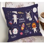 - Petek-Kc10597-Gorsel-1 - Realhomes Realhomes Uzay Boşluğu Eğlenceli Tasarımlı Çocuk & Genç Odası Modern Yastık Kırlent Kılıfı Realhomes