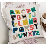 - Petek-Kc10601-Gorsel-1 - Realhomes Realhomes Hayvan Tasarımlı Öğretici Harf Tasarımlı Çocuk & Genç Odası Modern Yastık Kırlent Kılıfı Realhomes