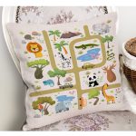 - Petek-Kc10611-Gorsel-1 - Realhomes Realhomes Hayvanat Bahçesi Eğitici Yol Tasarımlı Çocuk & Genç Odası Modern Yastık Kırlent Kılıfı Realhomes