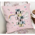 - Petek-Kc10618-Gorsel-1 - Realhomes Realhomes Unicorn Temalı Renkli Seksek Oyun Tasarımlı Çocuk & Genç Odası Modern Yastık Kırlent Kılıfı Realhomes