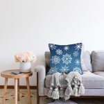 - Rasel-K12397-Gorsel-1 - Realhomes  Realhomes Mavi Zeminli Kar Taneleri Özel Tasarım Dijital Baskılı Yastık Kırlent Kılıfı Realhomes