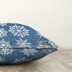 - Rasel-K12397-Gorsel-2 - Realhomes  Realhomes Mavi Zeminli Kar Taneleri Özel Tasarım Dijital Baskılı Yastık Kırlent Kılıfı Realhomes