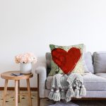 - Rasel-K12402-Gorsel-1 - Realhomes  Realhomes Krem Zeminli Mermer Tasarımlı Kalp Temalı Modern Yastık Kırlent Kılıfı Realhomes