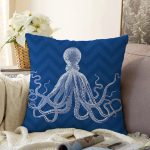 - Rasel-K12403-Gorsel - Realhomes Realhomes Lacivert Zigzag Zeminli Beyaz Ahtapot Çizimli Modern Yastık Kırlent Kılıfı Realhomes