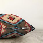 - Rasel-K12404-Gorsel-2 - Realhomes  Realhomes Renkli Geometrik Çizimli Özel Tasarım Yastık Kırlent Kılıfı Realhomes