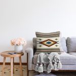 - Rasel-K12408-Gorsel-1 - Realhomes  Realhomes Geometrik Çizimli Eskitme İskandinav Motifli Modern Yastık Kırlent Kılıfı Realhomes