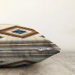 - Rasel-K12408-Gorsel-2 - Realhomes  Realhomes Geometrik Çizimli Eskitme İskandinav Motifli Modern Yastık Kırlent Kılıfı Realhomes