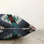 - Rasel-K12412-Gorsel-2 - Realhomes  Realhomes Geometrik Üçgen Çizimli Renkli Dijital Baskılı Dekoratif Yastık Kırlent Kılıfı Realhomes