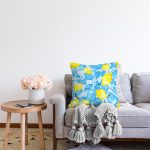 - Rasel-K12413-Gorsel-1 - Realhomes  Realhomes Mavi Suluboyalı Sarı Limonlar Özel Tasarım Dijital Baskılı Yastık Kırlent Kılıfı Realhomes