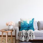 - Rasel-K12418-Gorsel-1 - Realhomes  Realhomes Mavi Renk Temalı Akışkan Suluboya Tasarımlı Dijital Baskılı Yastık Kırlent Kılıfı Realhomes