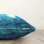 - Rasel-K12418-Gorsel-2 - Realhomes  Realhomes Mavi Renk Temalı Akışkan Suluboya Tasarımlı Dijital Baskılı Yastık Kırlent Kılıfı Realhomes