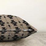 - Rasel-K12450-Gorsel-2 - Realhomes  Realhomes Krem Zemin Siyah İskandinav Fraktal Tasarımlı Dekoratif Yastık Kırlent Kılıfı Realhomes