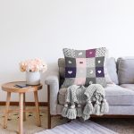 - Rasel-Kc10536-Gorsel-1 - Realhomes Realhomes Renkli Kareler Geometrik Motifli Çocuk & Genç Odası Modern Yastık Kırlent Kılıfı Realhomes