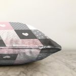 - Rasel-Kc10546-Gorsel-2 - Realhomes Realhomes Renkli Kareler Geometrik Tasarımlı Çocuk & Genç Odası Modern Yastık Kırlent Kılıfı Realhomes