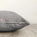 - Rasel-Kc10598-Gorsel-2 - Realhomes  Realhomes Gri Zemin Fil Motifli Seksek Oyun Temalı Çocuk & Genç Odası Modern Yastık Kırlent Kılıfı Realhomes