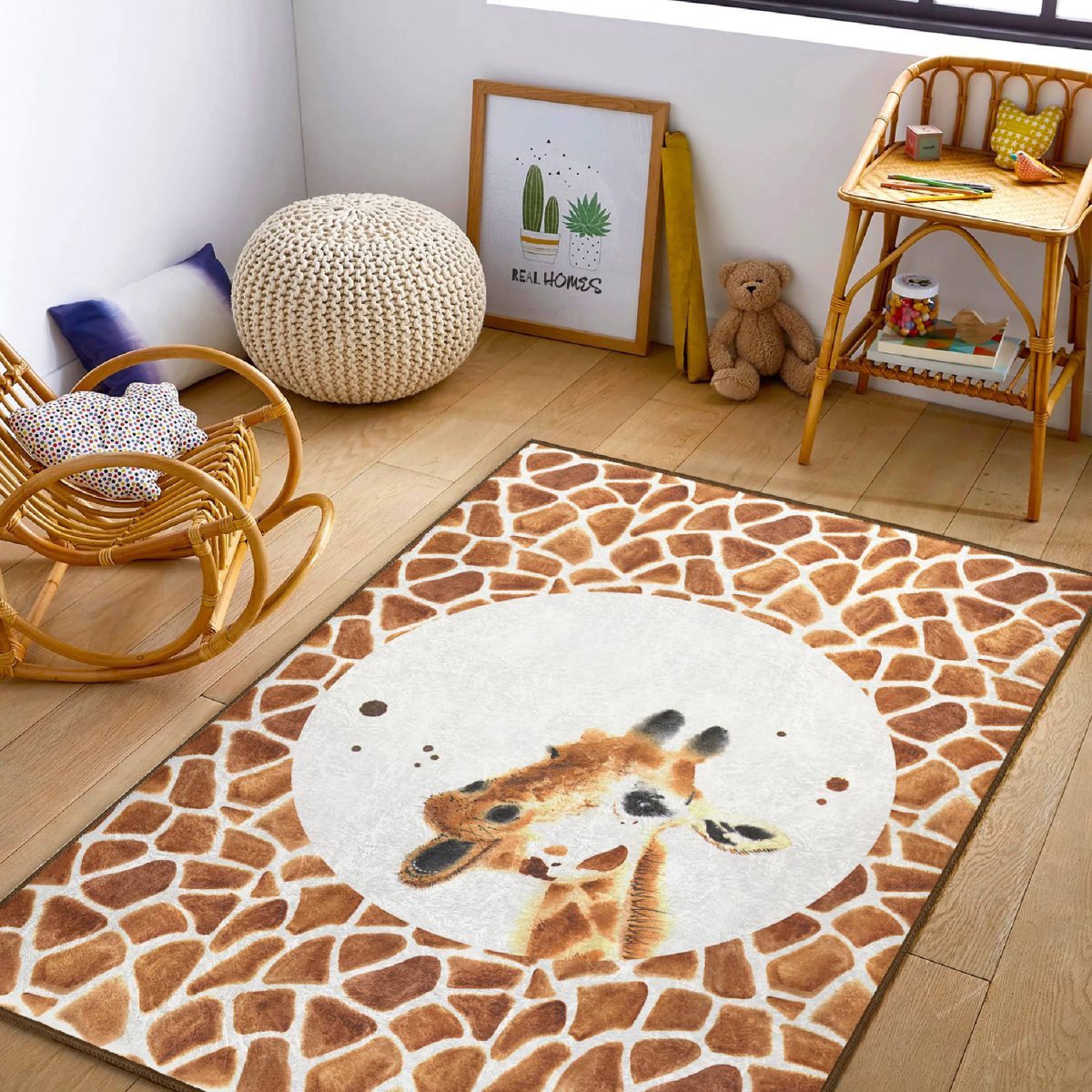 Beyaz Zemin Zürafa Desenli Çocuk & Genç Odası Makinede Yıkanabilir Kaymaz Tabanlı Dikdörtgen & Kare Özel Ölçü Çocuk Halısı Realhomes