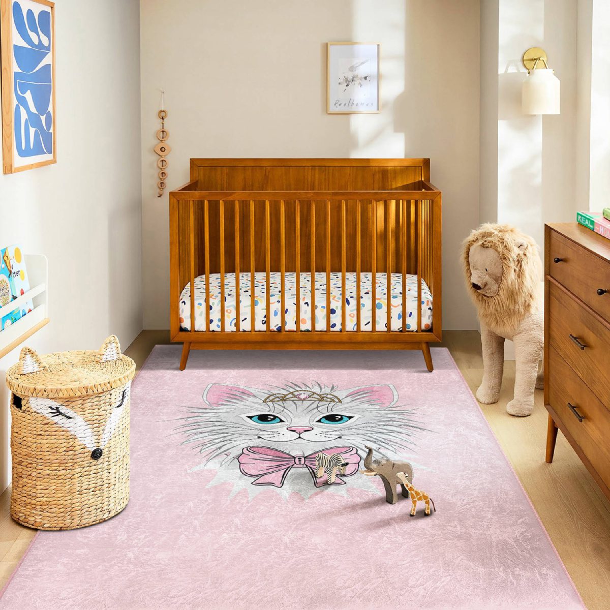 Pembe Zeminde Sevimli Kedicik Çocuk & Genç Odası Makinede Yıkanabilir Kaymaz Tabanlı Dikdörtgen & Kare Dekoratif Özel Ölçü Çocuk Halısı Realhomes