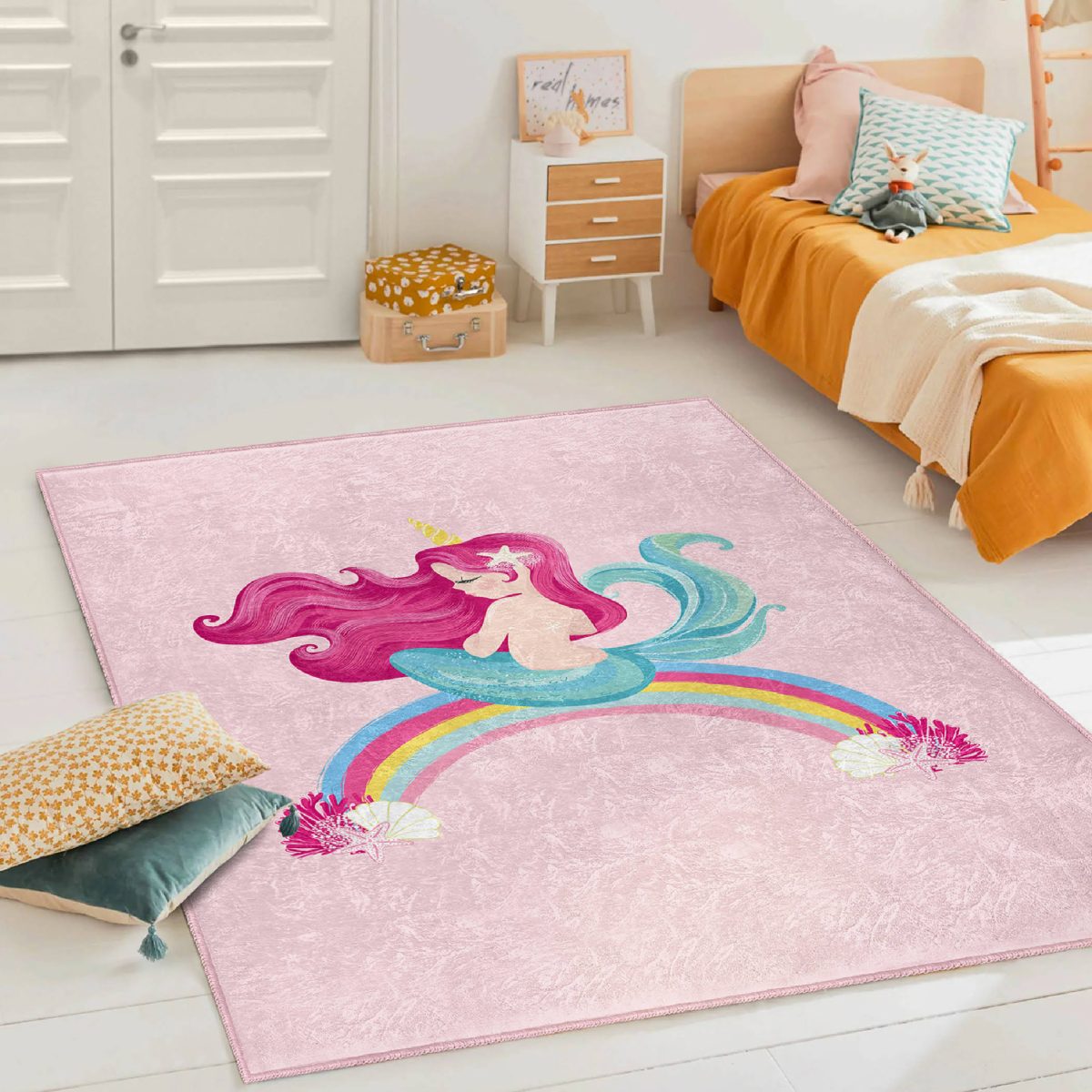 Pembe Zeminde Denizkızı Desenli Çocuk & Genç Odası Makinede Yıkanabilir Kaymaz Tabanlı Dikdörtgen Dekoratif Özel Ölçü Çocuk Halısı Realhomes