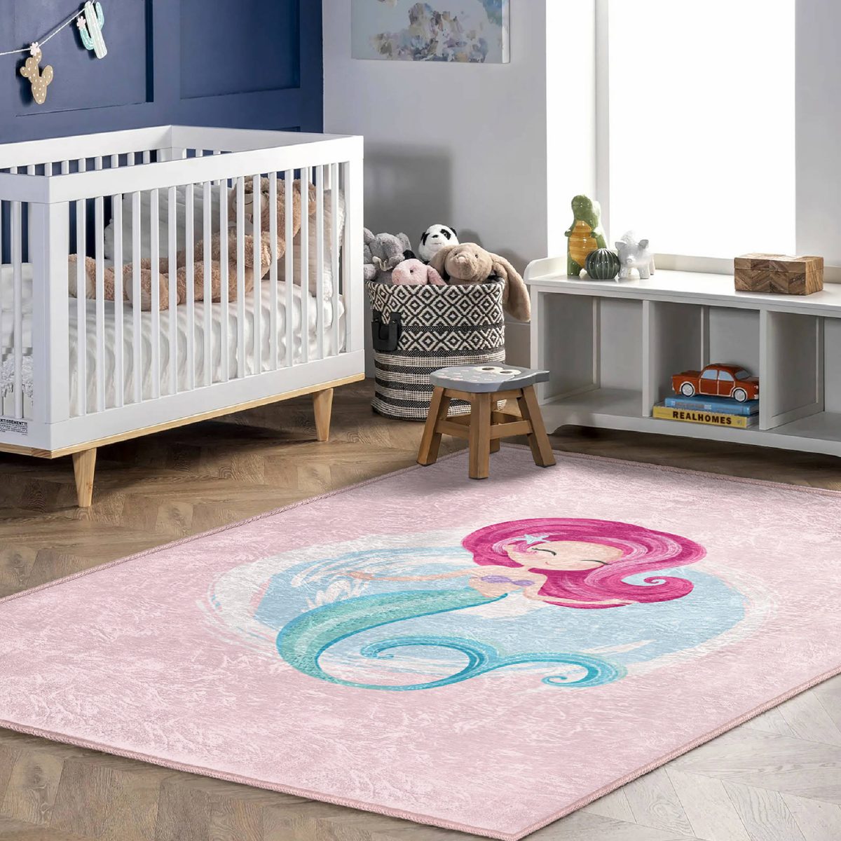 Pembe Zeminde Denizkızı Desenli Çocuk & Genç Odası Makinede Yıkanabilir Kaymaz Tabanlı Özel Ölçü Dekoratif Dikdörtgen & Kare Çocuk Halısı Realhomes