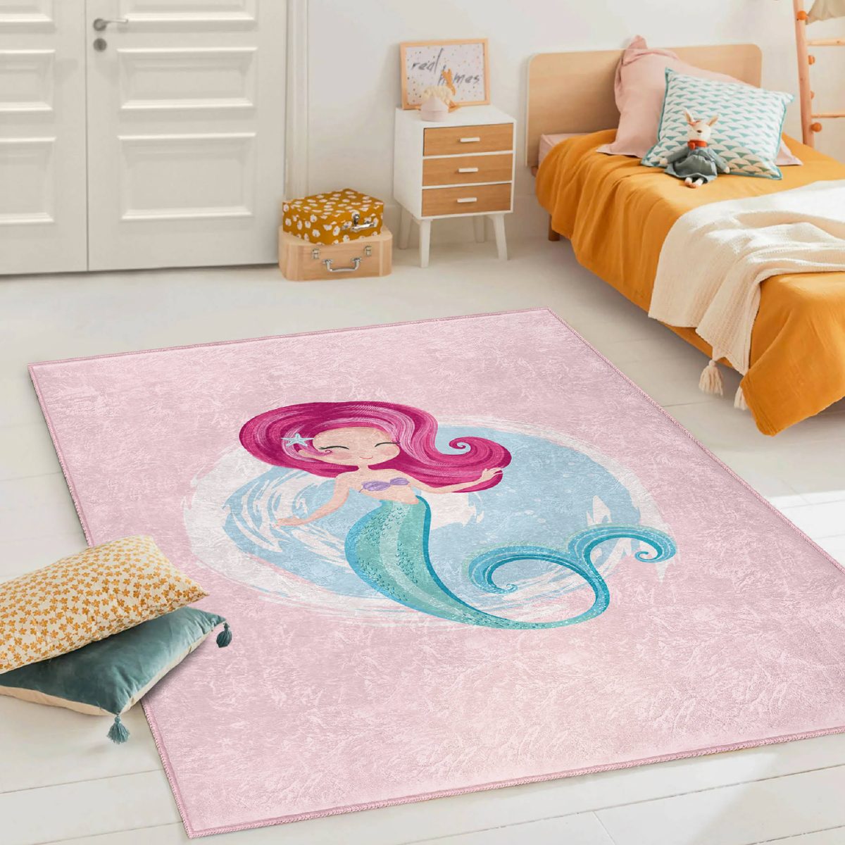 Pembe Zeminde Denizkızı Desenli Çocuk & Genç Odası Makinede Yıkanabilir Kaymaz Tabanlı Özel Ölçü Dekoratif Dikdörtgen & Kare Çocuk Halısı Realhomes