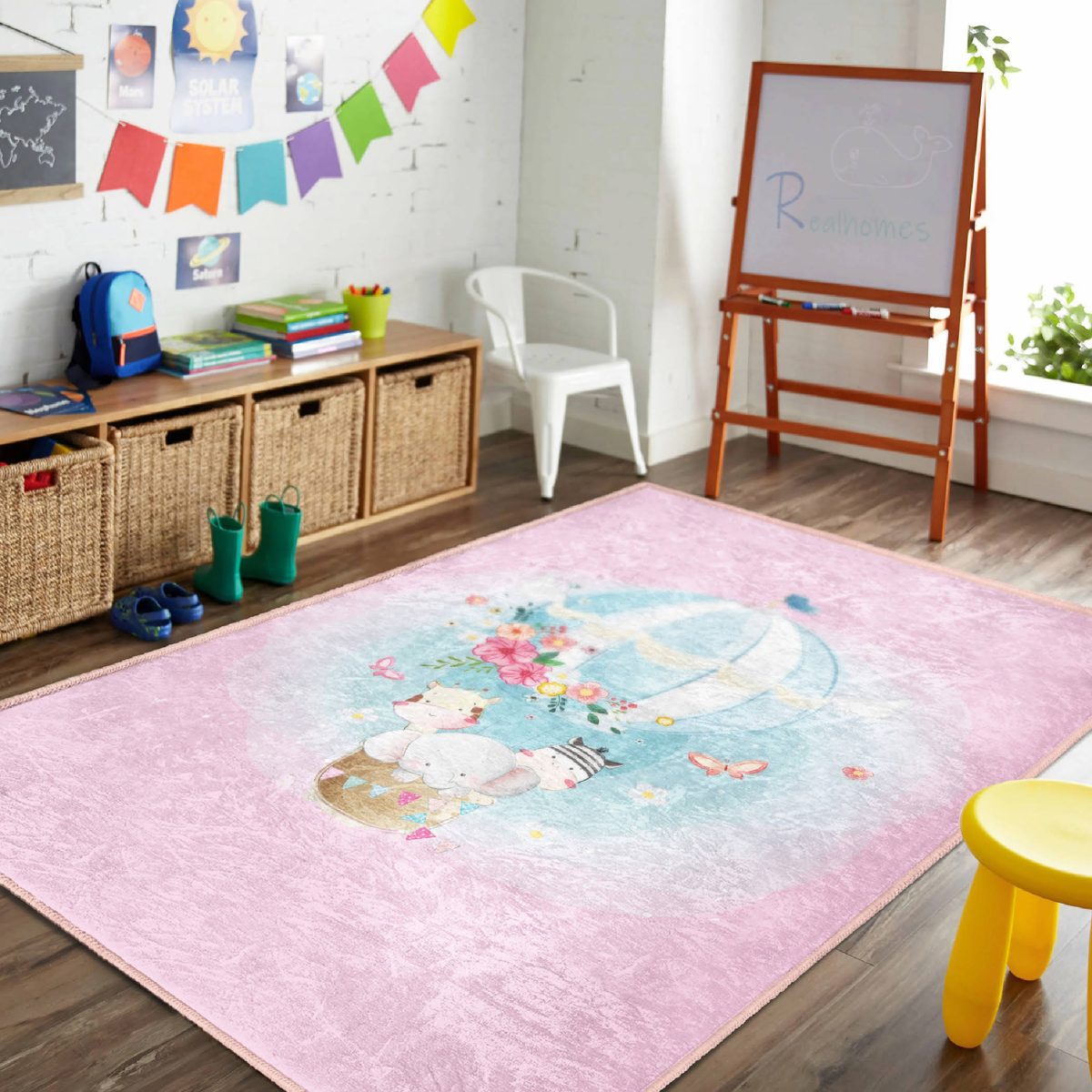 Pembe Zeminde Uçan Balon Desenli Çocuk & Genç Odası Makinede Yıkanabilir Kaymaz Tabanlı Özel Ölçü Dikdörtgen Pamuk Tabanlı Çocuk Halısı Realhomes