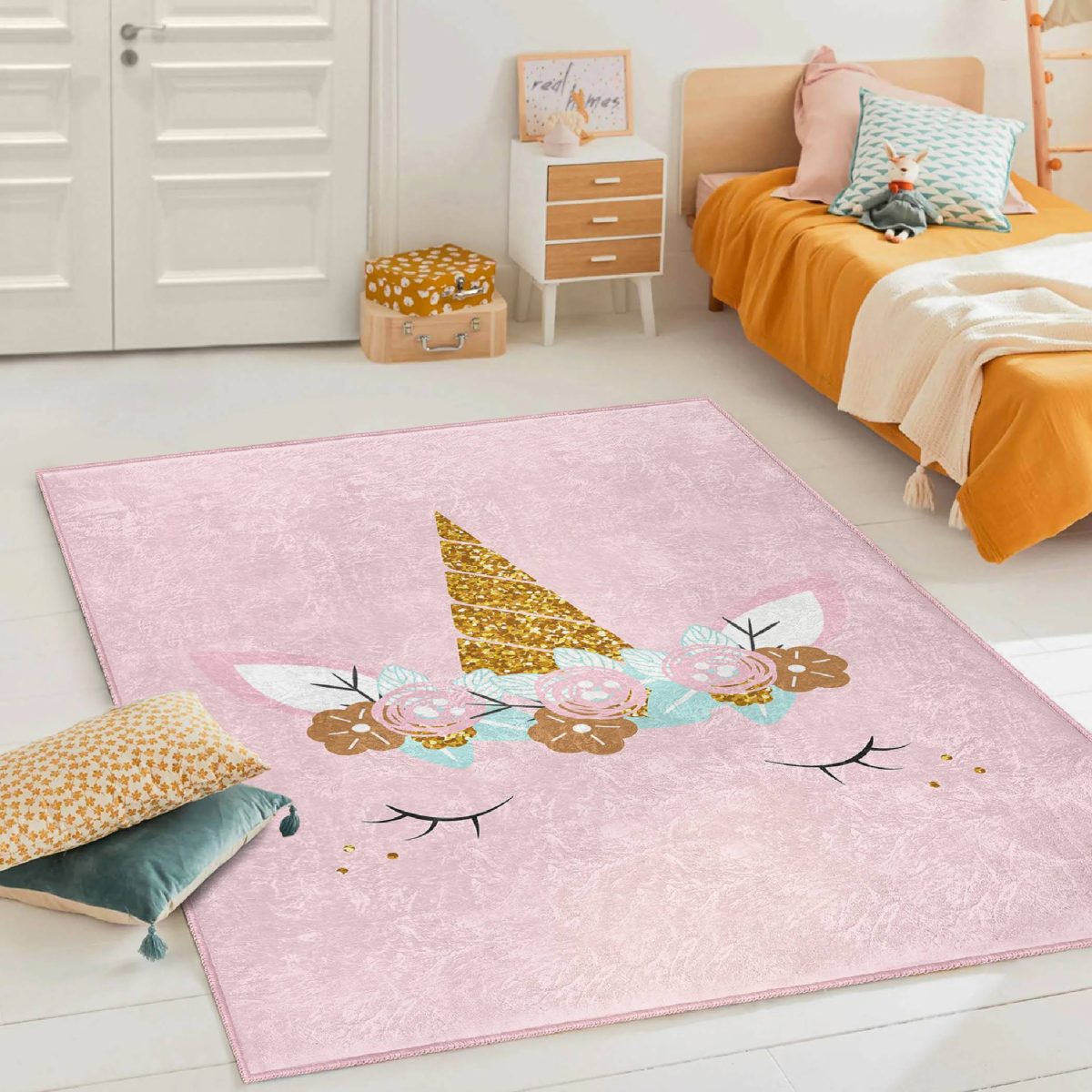 Pembe Zeminde Magic Unicorn Tasarımlı Çocuk & Genç Odası Makinede Yıkanabilir Kaymaz Tabanlı Özel Ölçü Dekoratif Dikdörtgen & Kare Çocuk Halısı Realhomes