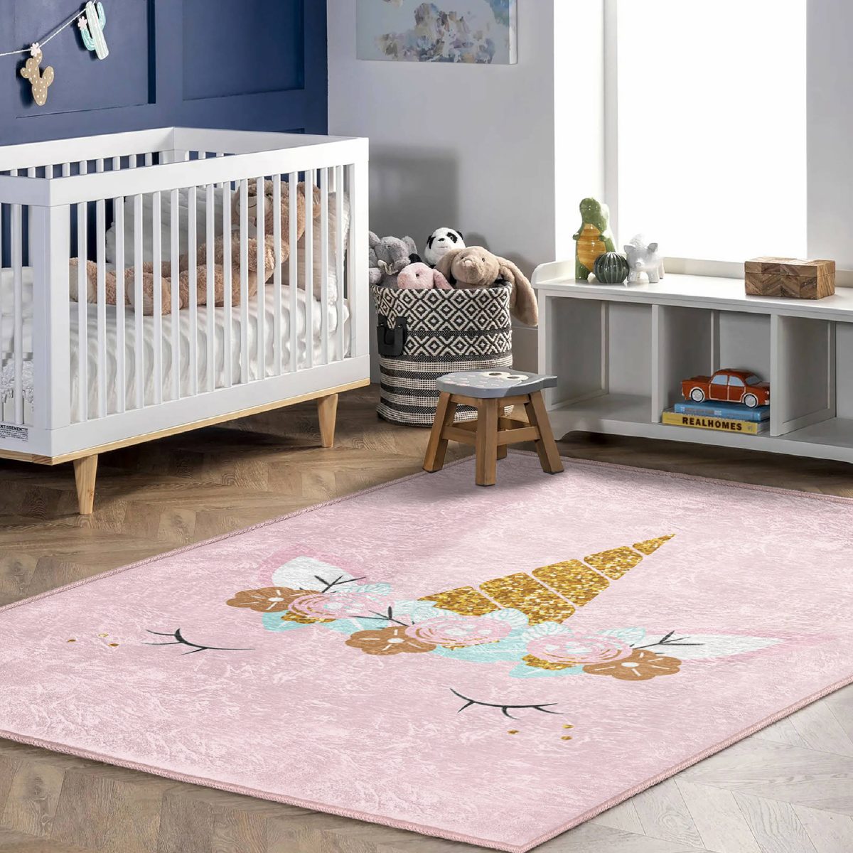 Pembe Zeminde Magic Unicorn Tasarımlı Çocuk & Genç Odası Makinede Yıkanabilir Kaymaz Tabanlı Özel Ölçü Dekoratif Dikdörtgen & Kare Çocuk Halısı Realhomes