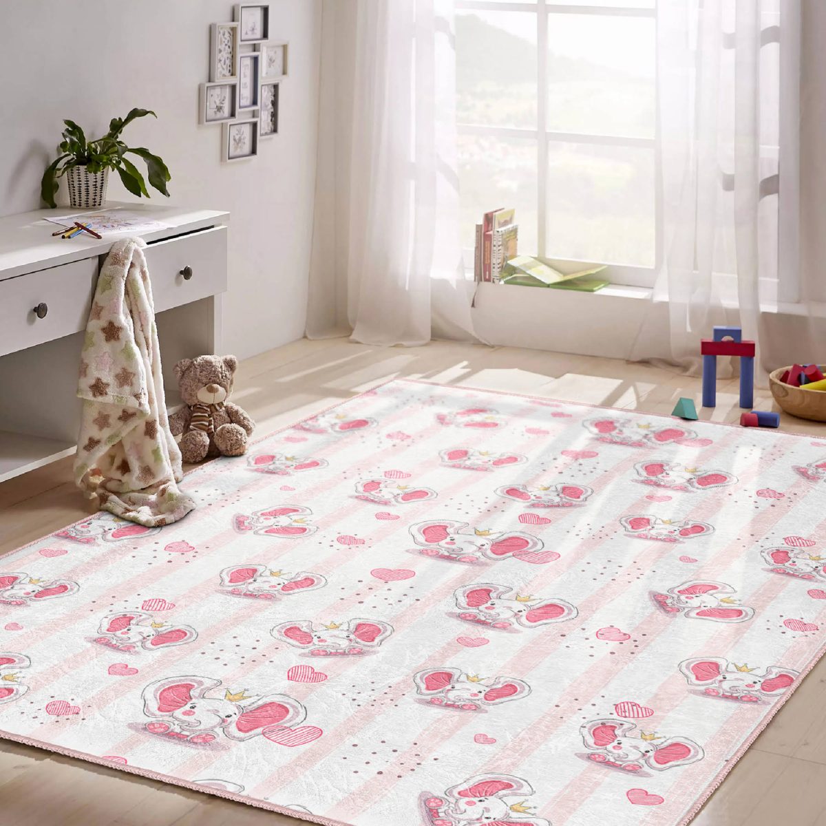 Pembe Sevimli Fil Temalı Çocuk & Genç Odası Makinede Yıkanabilir Kaymaz Tabanlı Dikdörtgen & Kare Dekoratif Özel Ölçü Çocuk Odası Halısı Realhomes