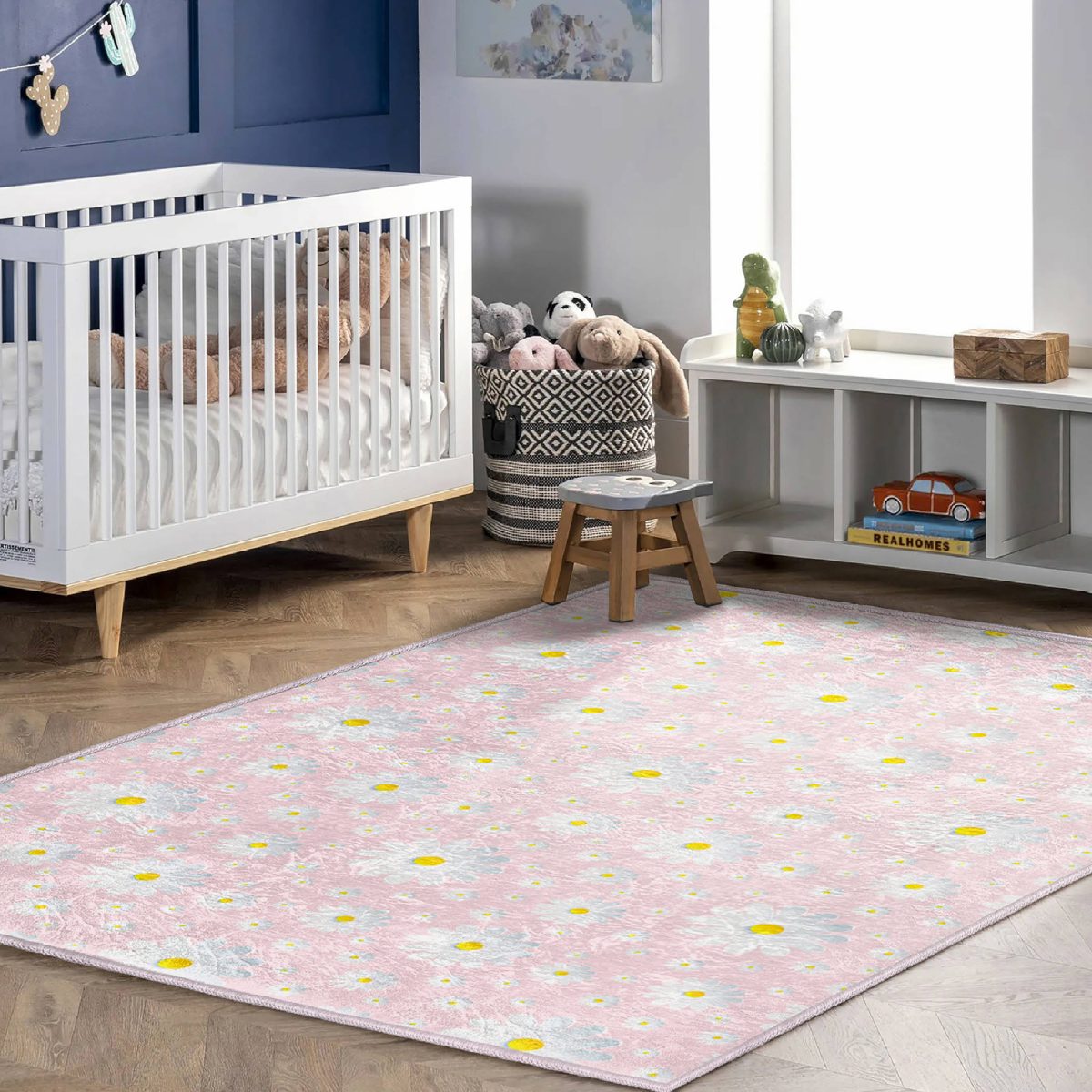 Pembe Zeminde Papatya Desenli Çocuk & Genç Odası Makinede Yıkanabilir Kaymaz Tabanlı Özel Ölçü Dekoratif Dikdörtgen & Kare Çocuk Odası Halısı Realhomes