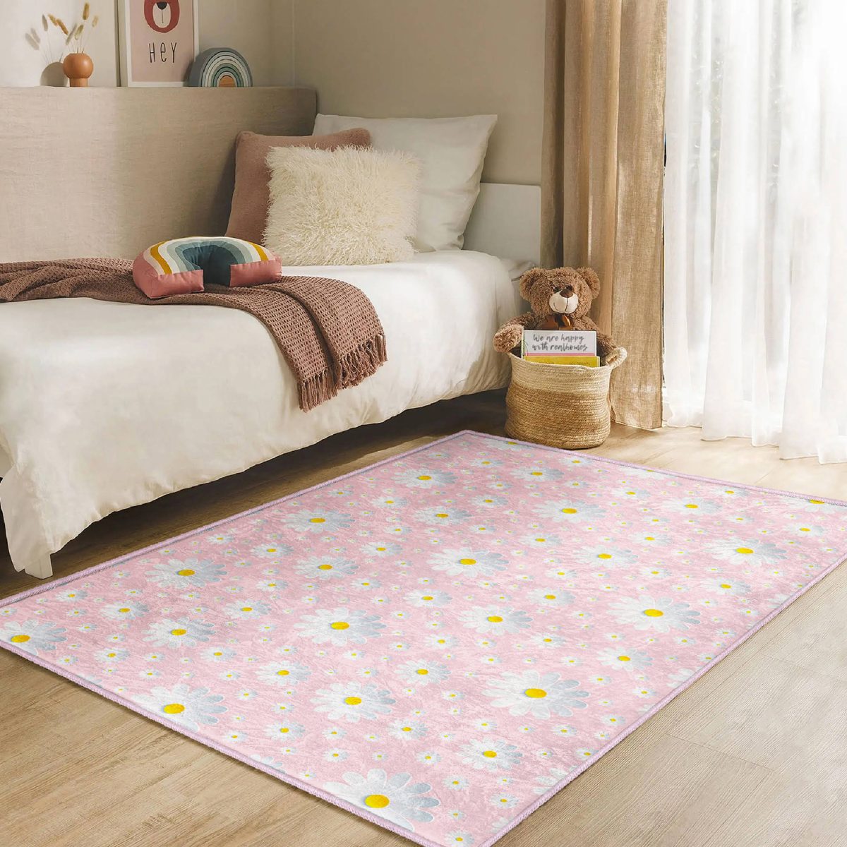 Pembe Zeminde Papatya Desenli Çocuk & Genç Odası Makinede Yıkanabilir Kaymaz Tabanlı Özel Ölçü Dekoratif Dikdörtgen & Kare Çocuk Odası Halısı Realhomes